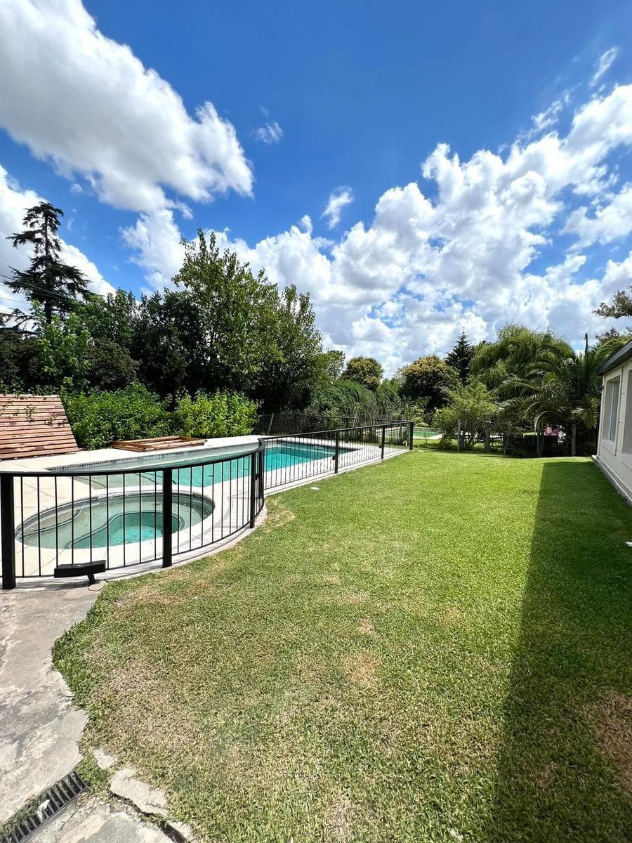ANNUAL RENTAL: House in Lomas de Benavidez