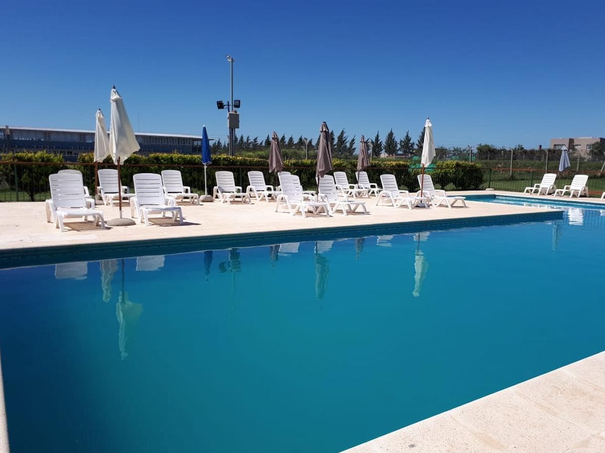Beautiful home in Casa al Lago in Cantón - North
