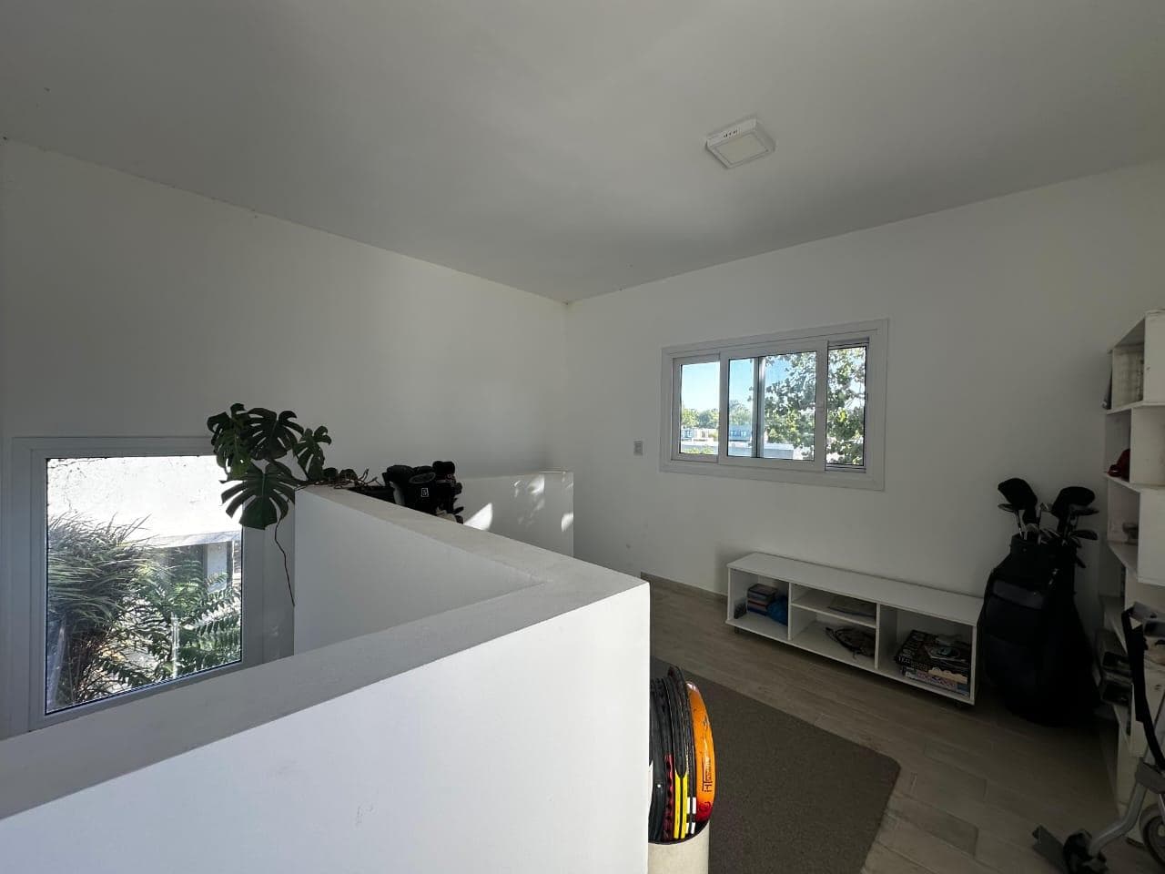 Beautiful home in Casa al Lago in Cantón - North