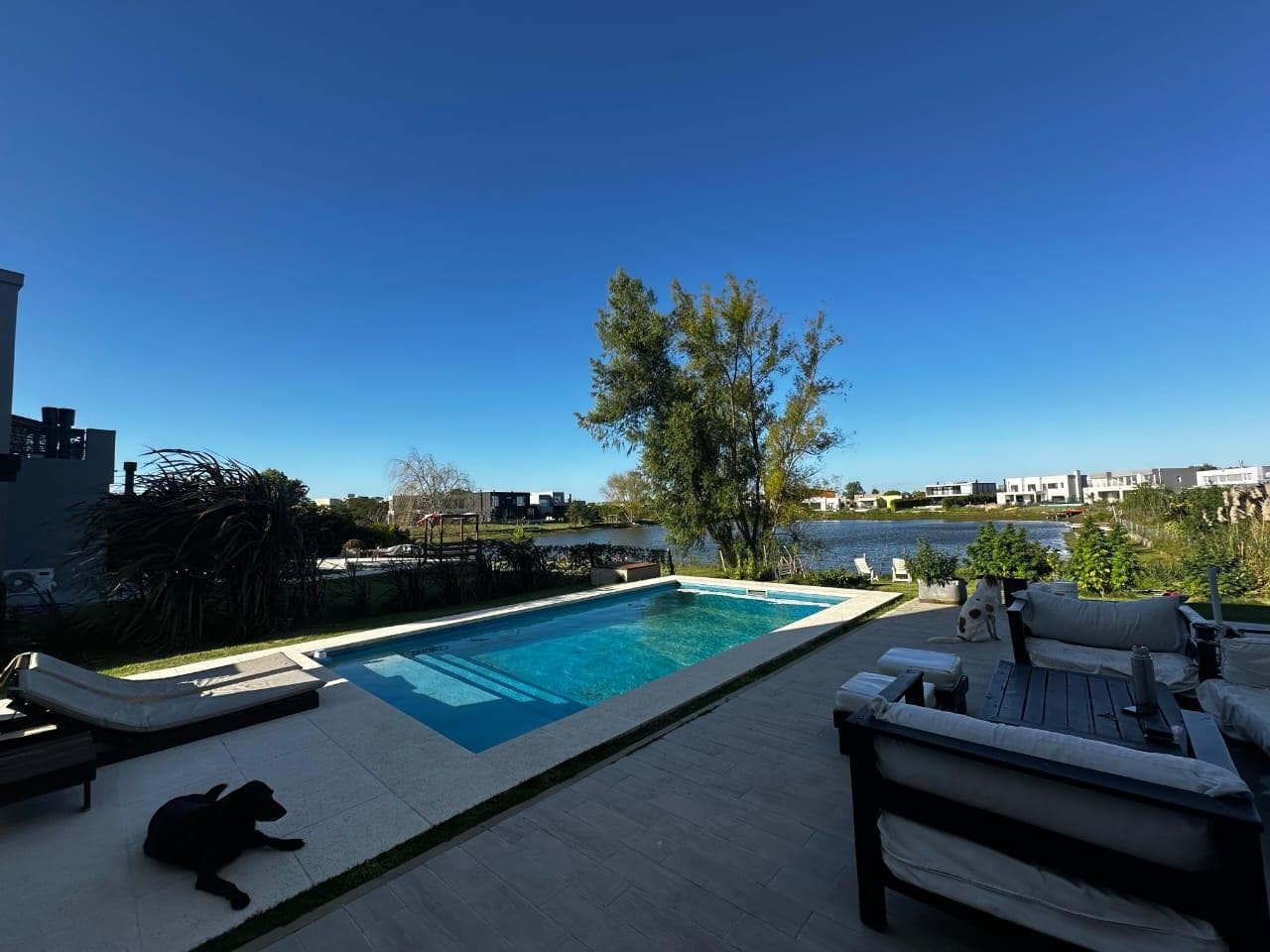 Beautiful home in Casa al Lago in Cantón - North