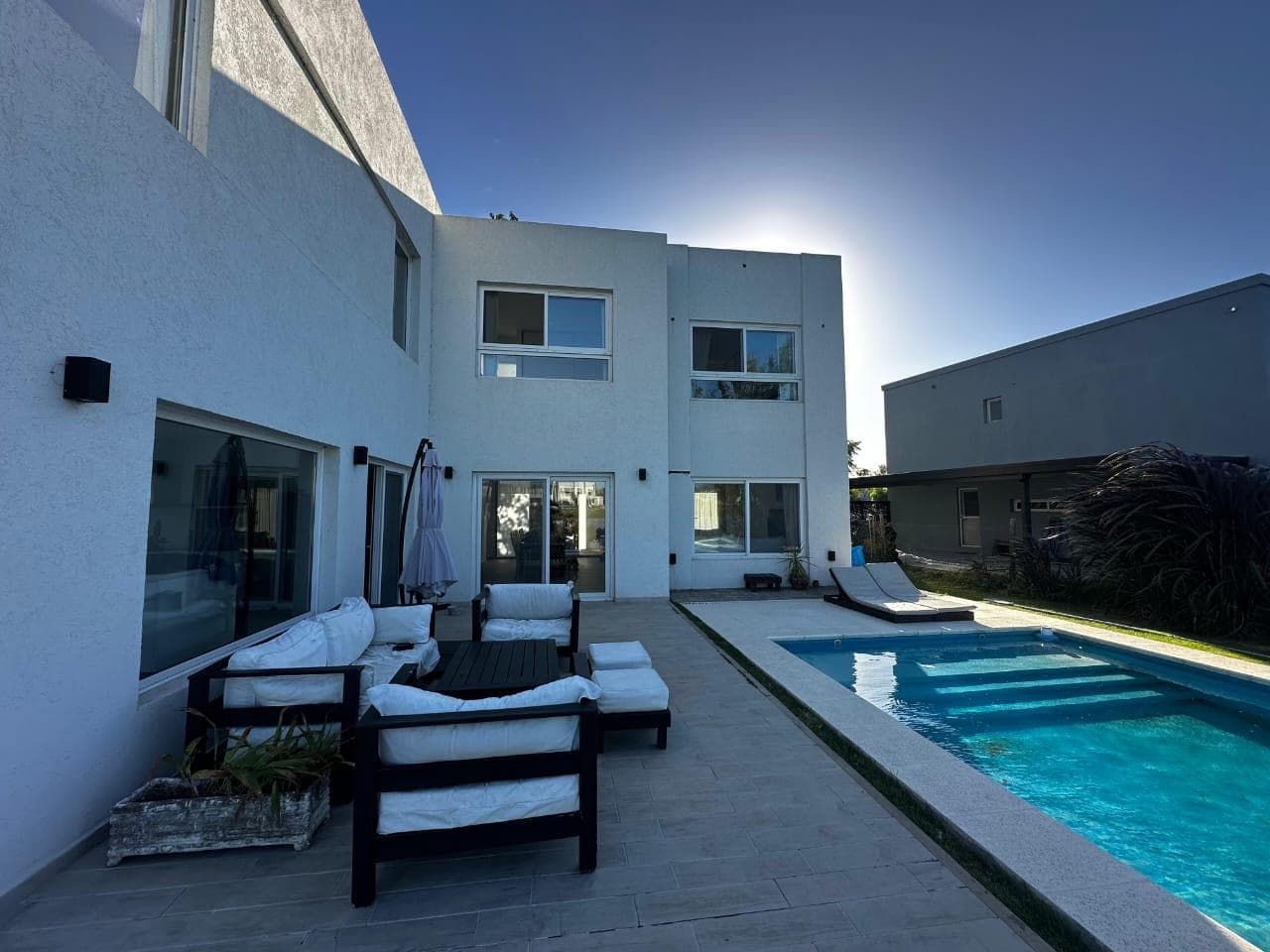 Beautiful home in Casa al Lago in Cantón - North