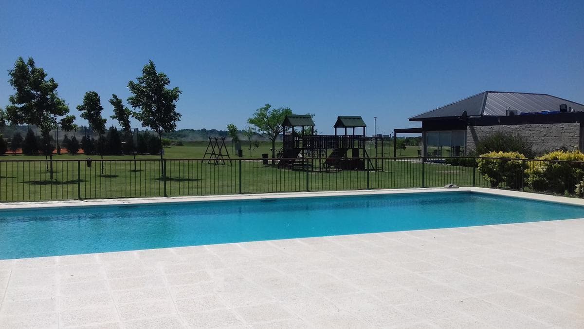 Beautiful home in Casa al Lago in Cantón - North