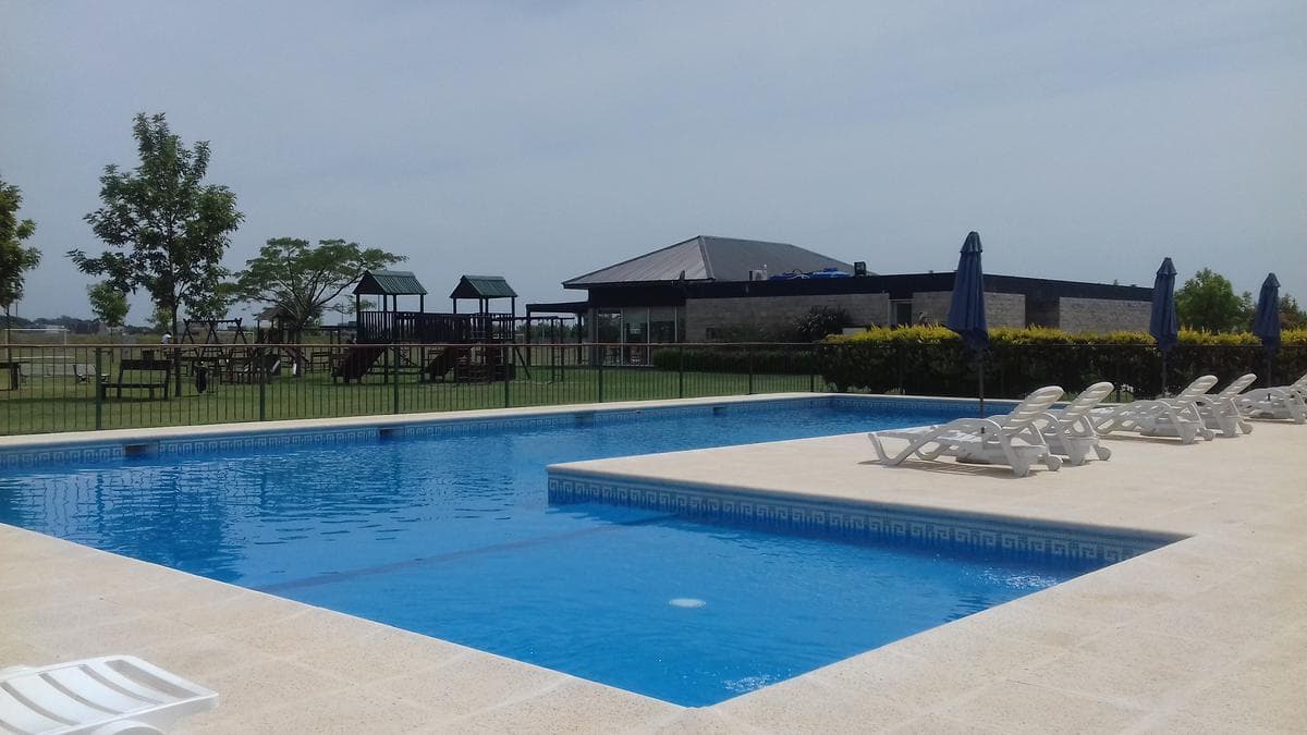 Beautiful home in Casa al Lago in Cantón - North