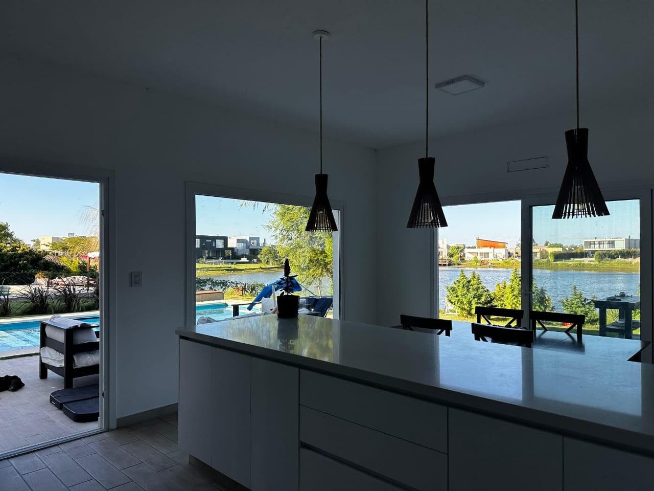 Beautiful home in Casa al Lago in Cantón - North
