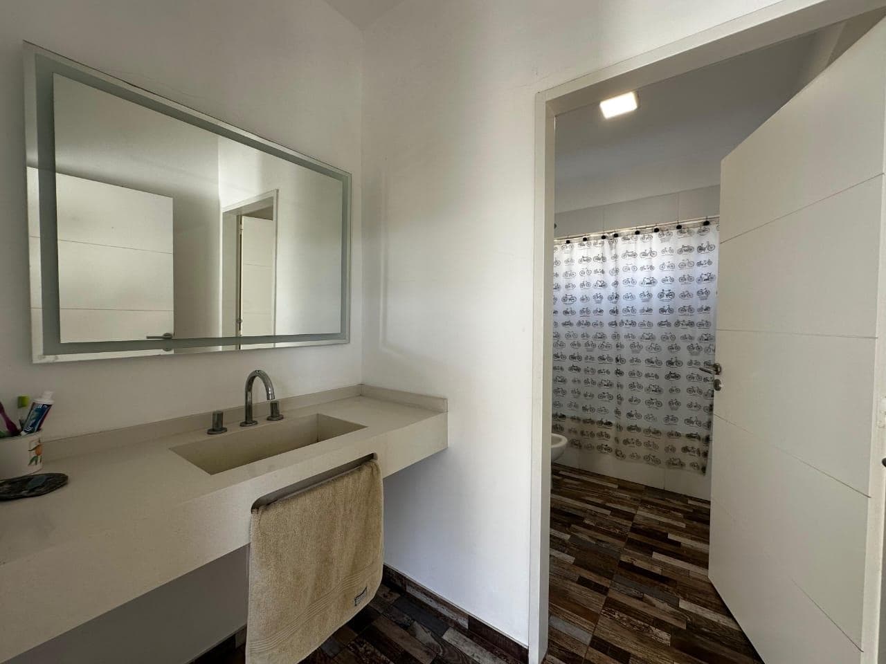 Beautiful home in Casa al Lago in Cantón - North
