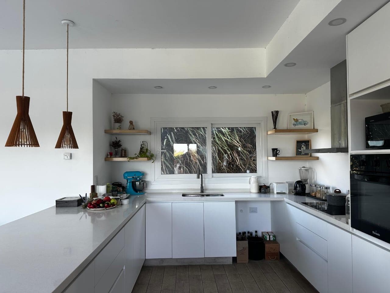 Beautiful home in Casa al Lago in Cantón - North