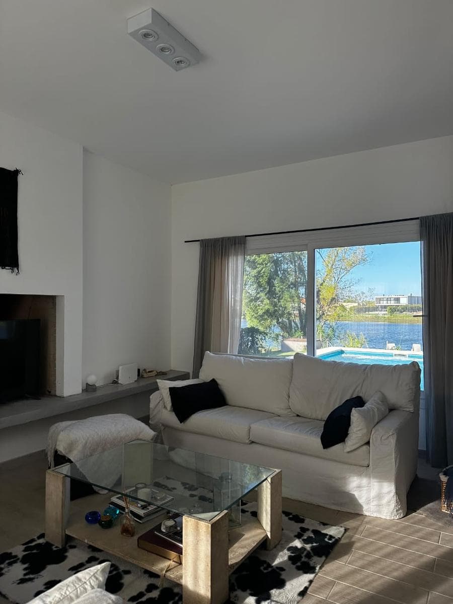 Beautiful home in Casa al Lago in Cantón - North