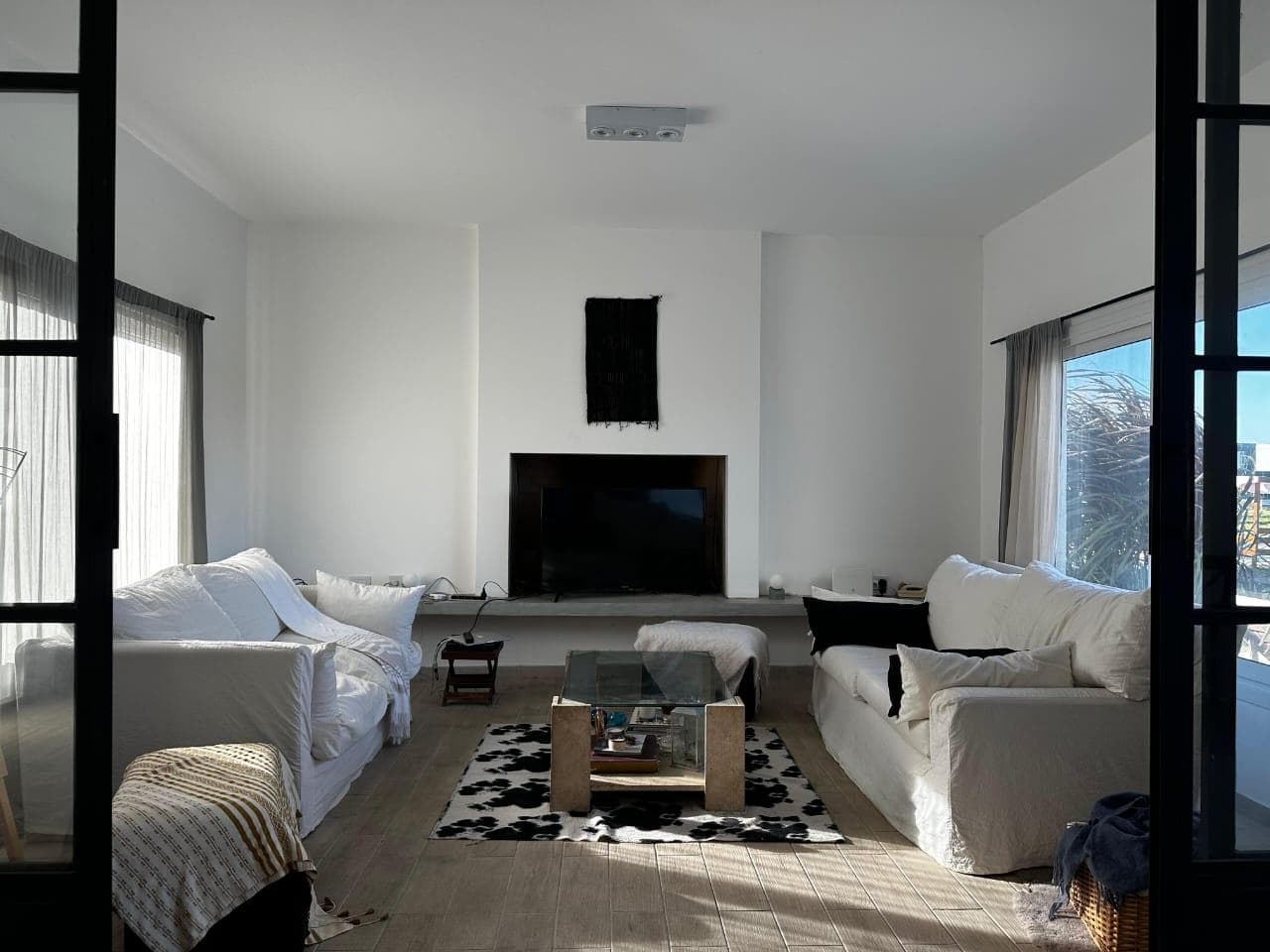 Beautiful home in Casa al Lago in Cantón - North