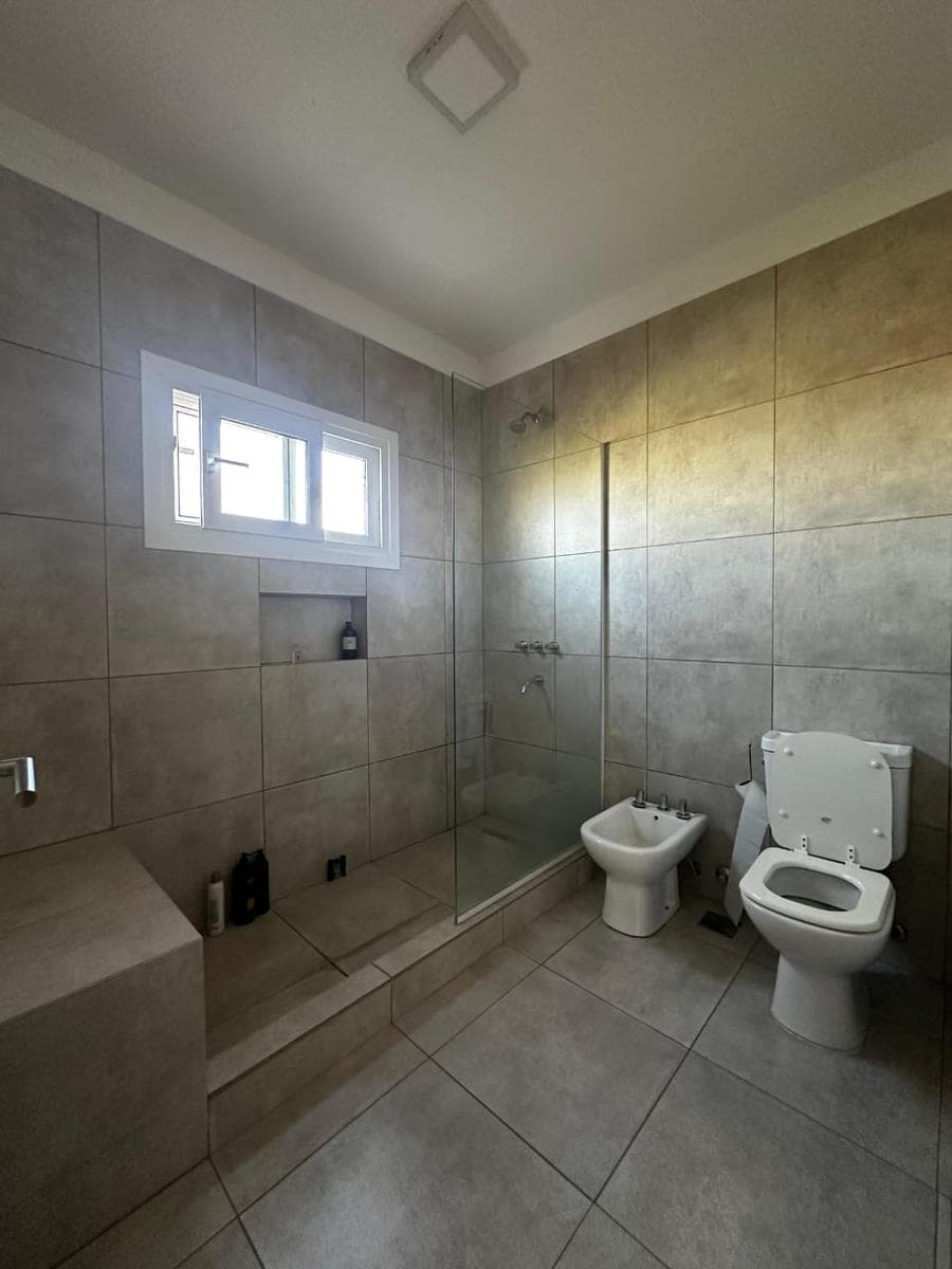 Beautiful home in Casa al Lago in Cantón - North