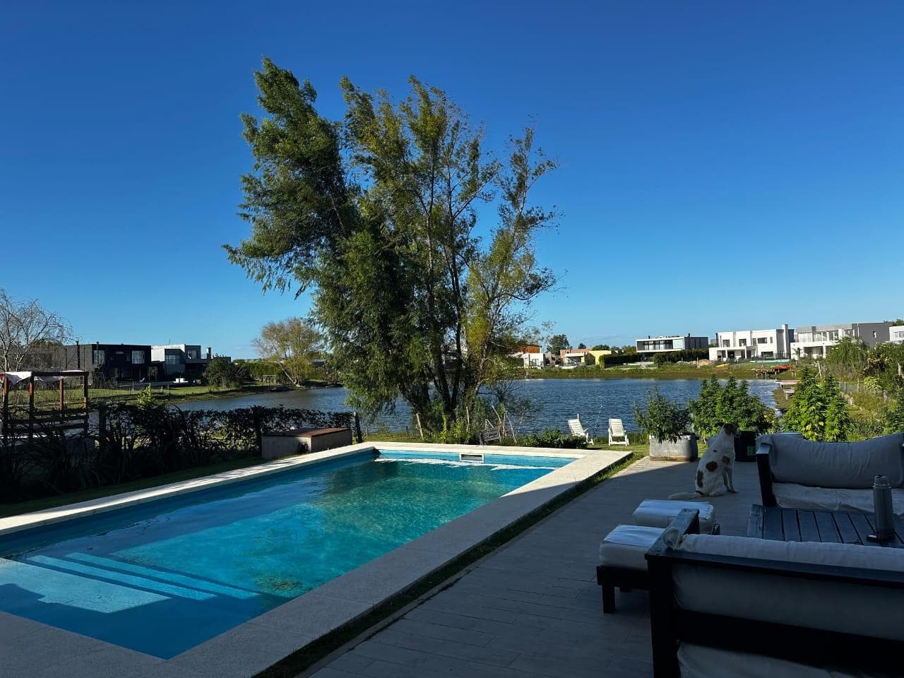 Beautiful home in Casa al Lago in Cantón - North