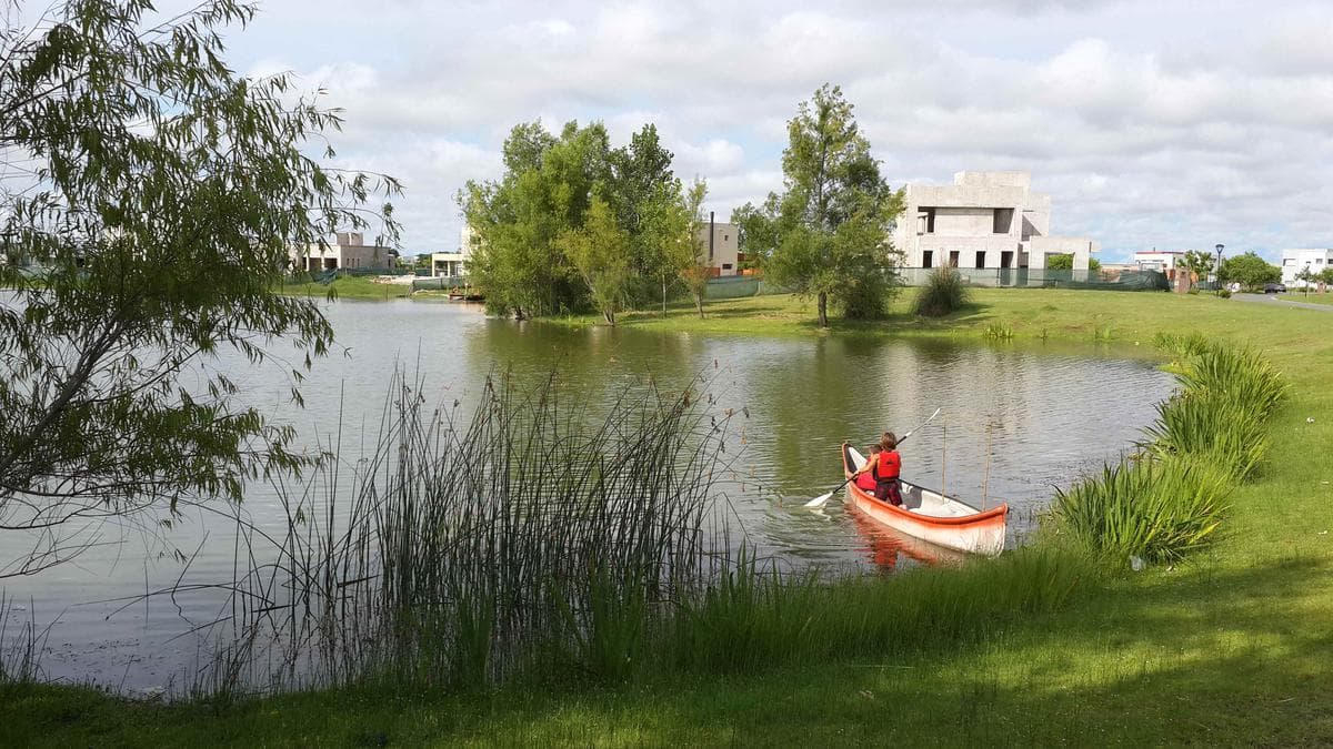 Beautiful home in Casa al Lago in Cantón - North