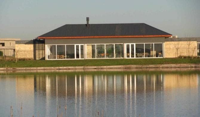 Beautiful home in Casa al Lago in Cantón - North