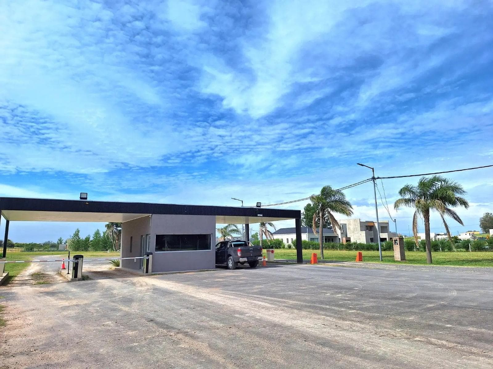 Lot No. 208 for sale in the Zárate Golf Park Gated Community. Total area: 650 m2. Amenities