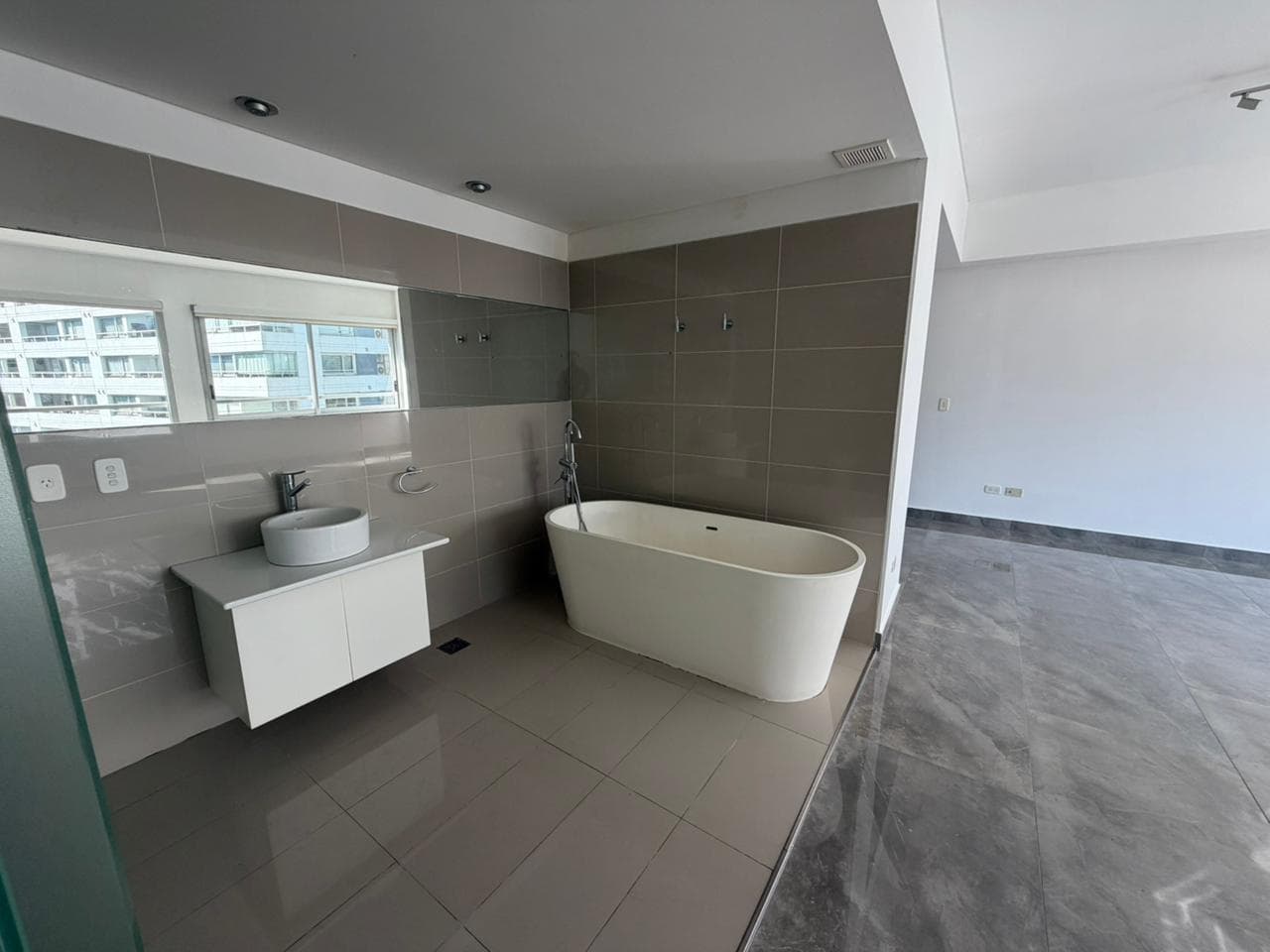 For Sale or Rent: Studio Apartment in Puerto Madero, ZenCity