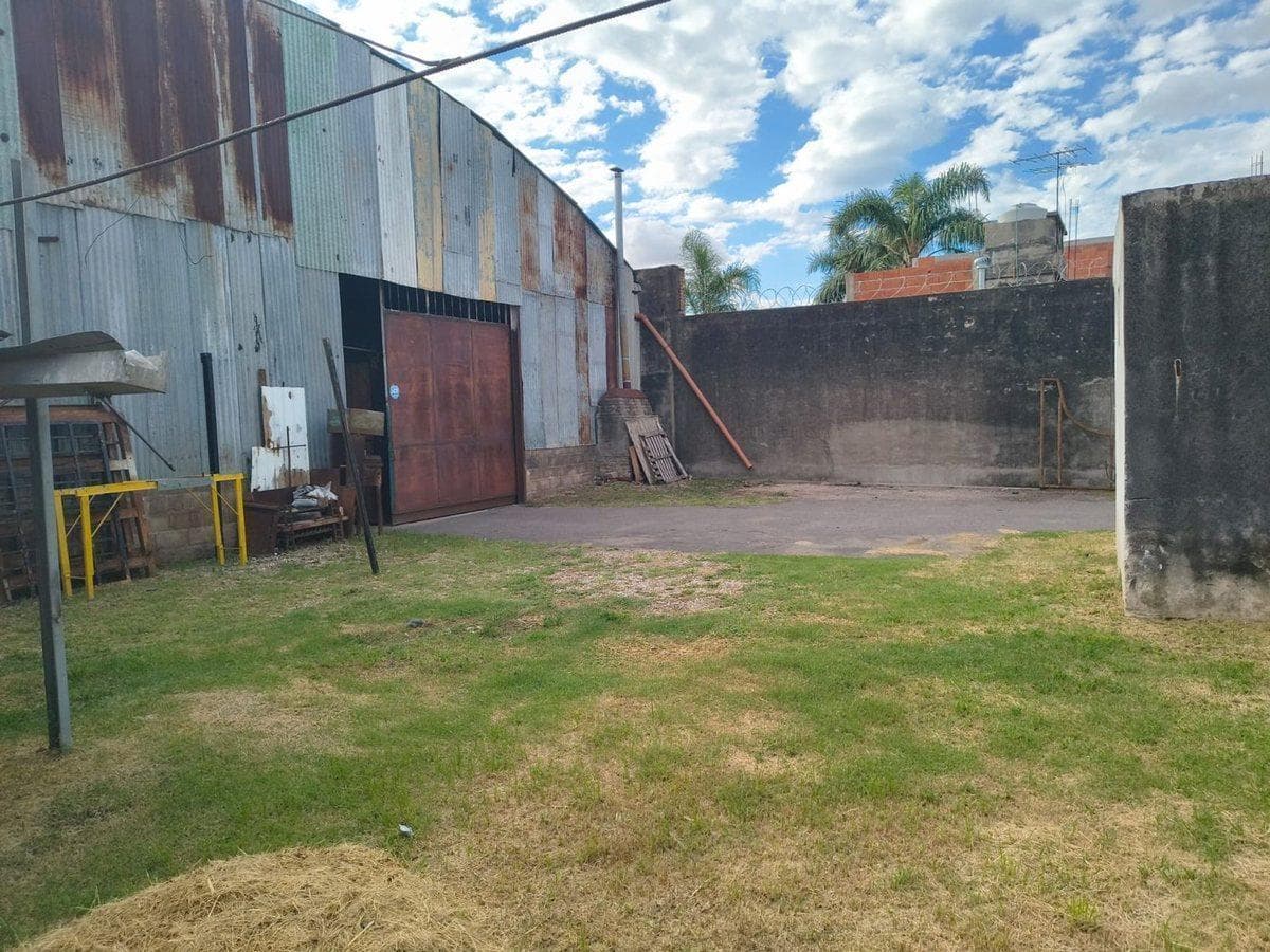 WAREHOUSE FOR SALE ON DEAN FUNES, 320 M2