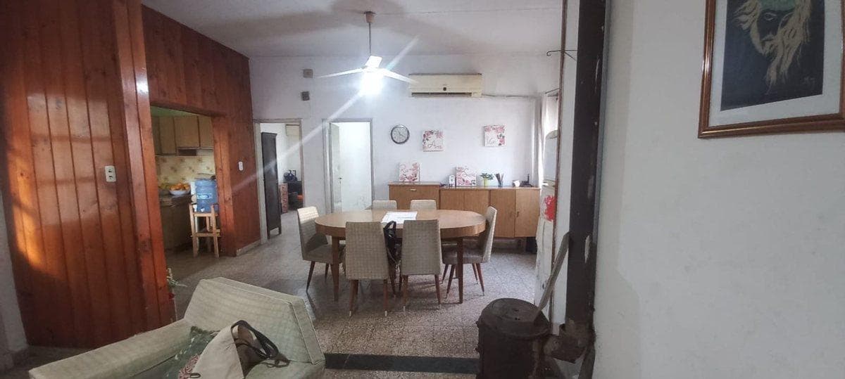 HOUSE FOR SALE IN DOWNTOWN MORTEROS, NEEDS RENOVATION
