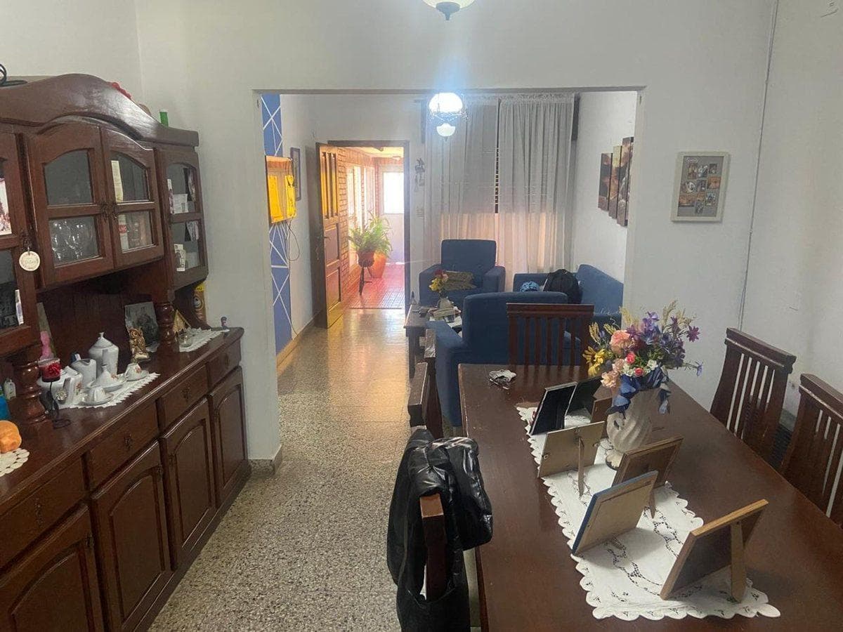 2-BEDROOM HOUSE FOR SALE IN THE 1 DE MAYO NEIGHBORHOOD