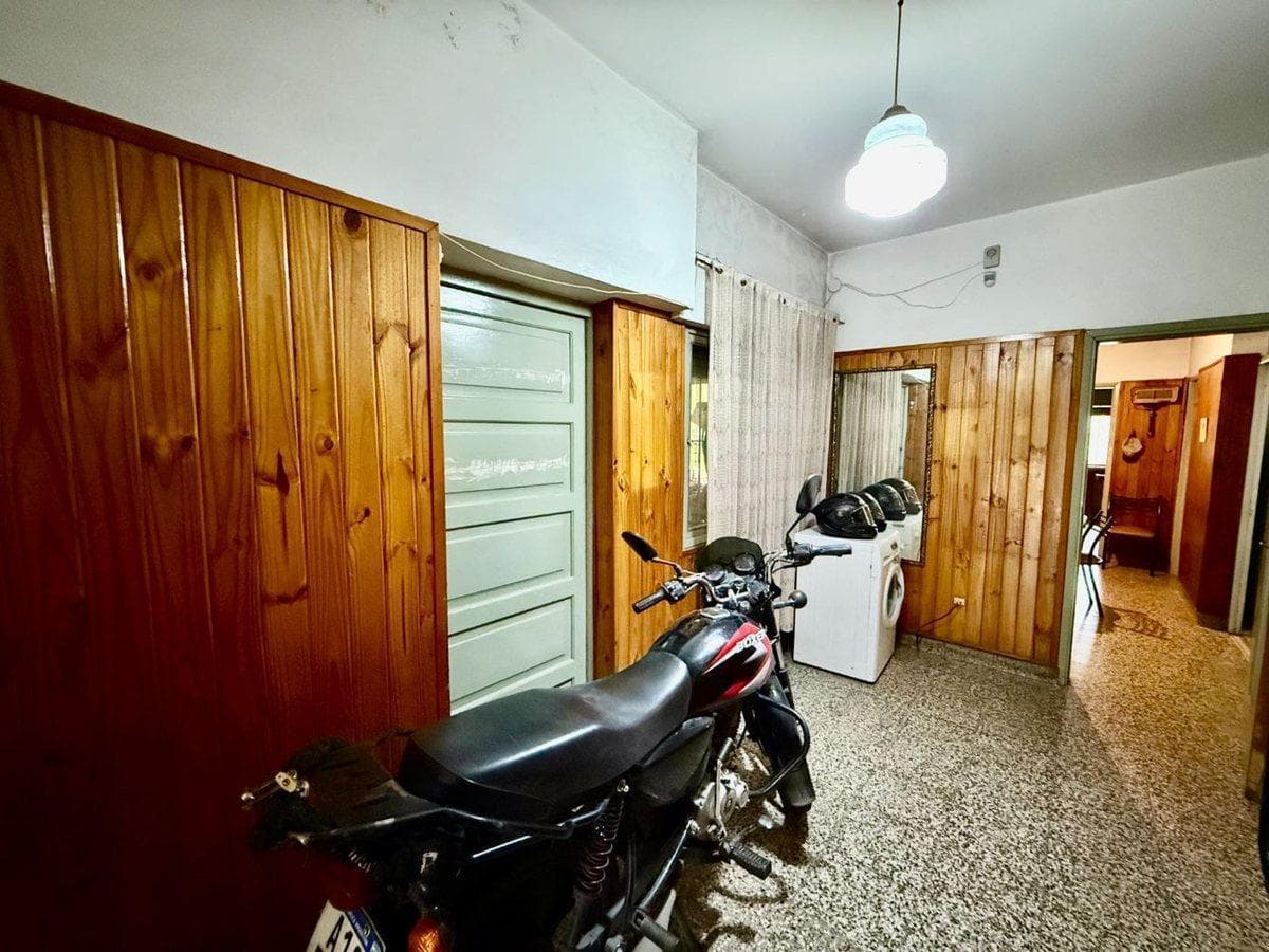 FOR SALE IN SAN MARTIN: 3-BEDROOM HOUSE WITH 3 APARTMENTS AND A WAREHOUSE