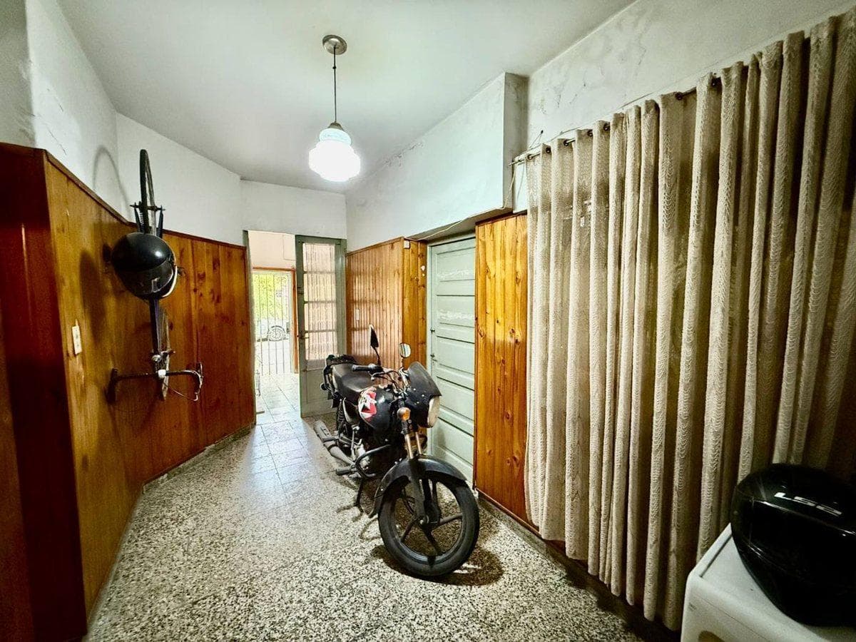 FOR SALE IN SAN MARTIN: 3-BEDROOM HOUSE WITH 3 APARTMENTS AND A WAREHOUSE