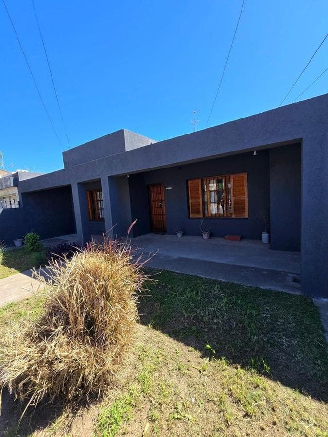 HOUSE FOR SALE: 1 DE MAYO, 3 BEDROOMS