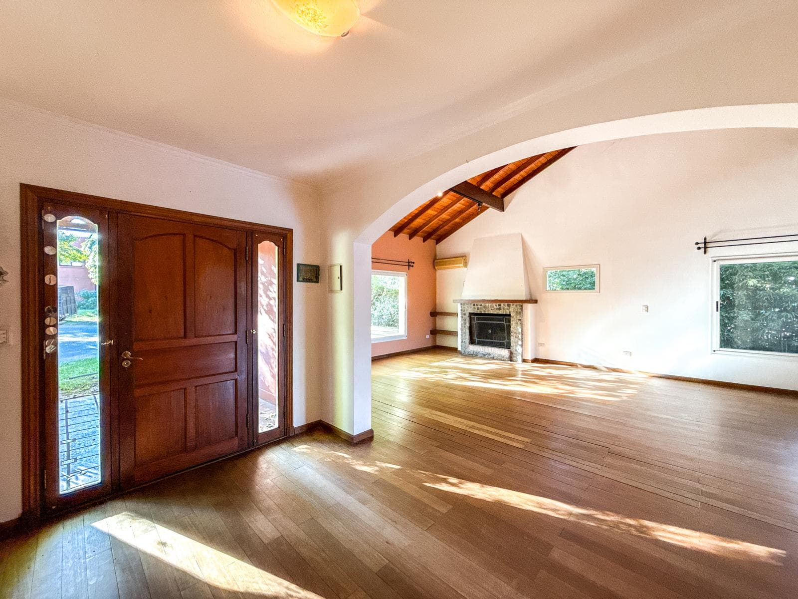 House for sale in the Lomas de Benavidez neighborhood: 4 bedrooms, spacious play area in the loft