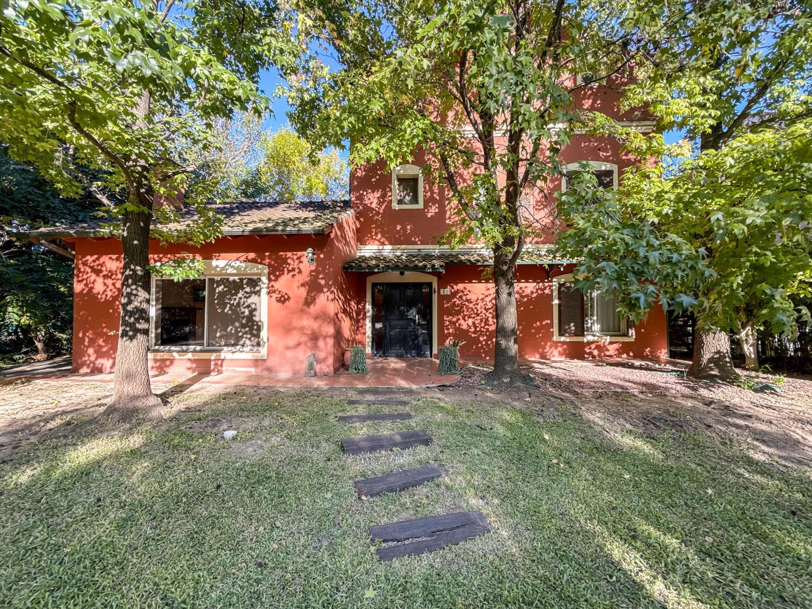 House for sale in the Lomas de Benavidez neighborhood: 4 bedrooms, spacious play area in the loft