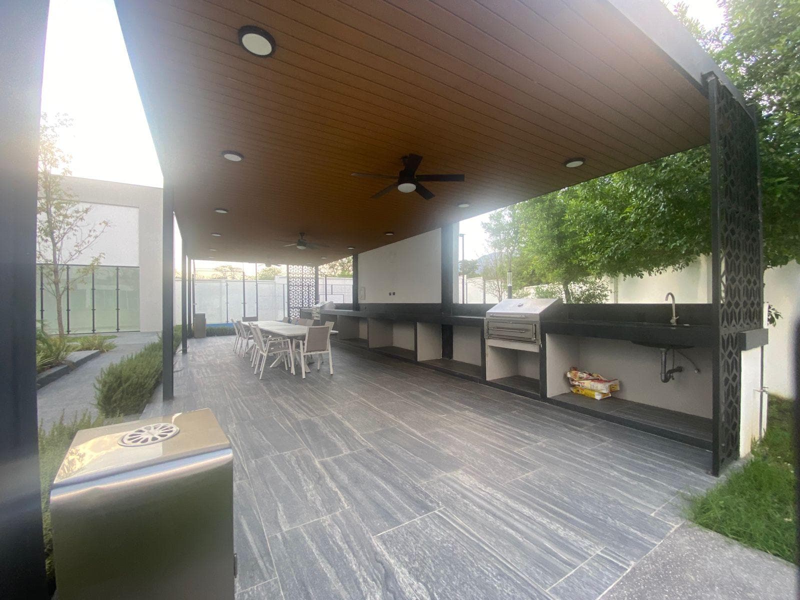 APARTMENT FOR RENT ON CARRETERA NACIONAL