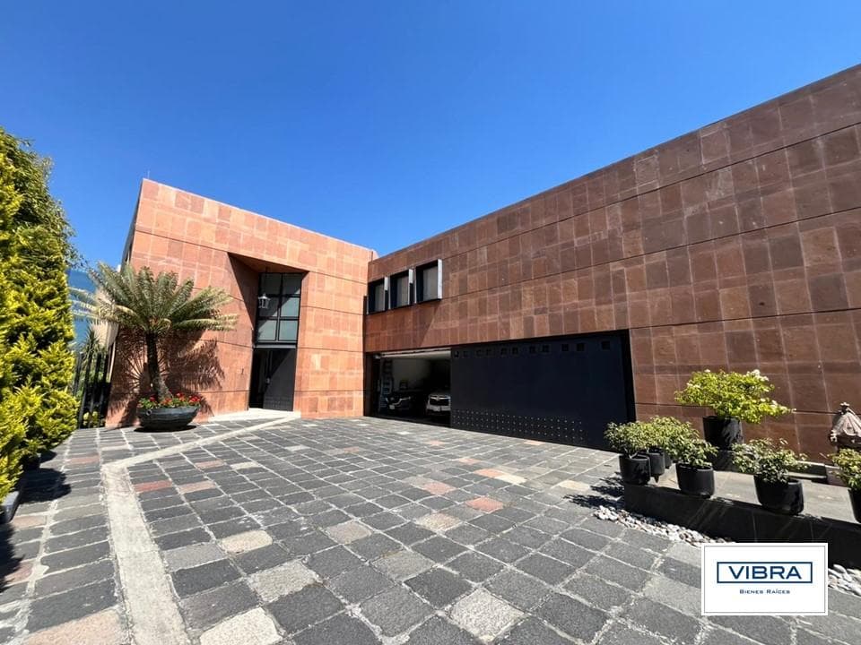 Home for Sale in Hacienda Santa Fe