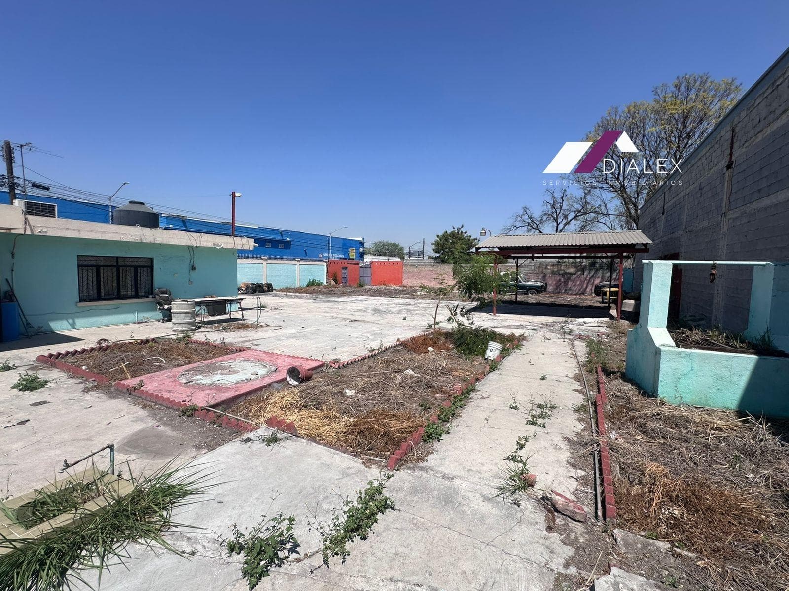 FOR RENT: 1,200 M2 CORNER LOT 200 M2 OF BUILT-UP AREA - Nuevo Repueblo Neighborhood in MONTERREY