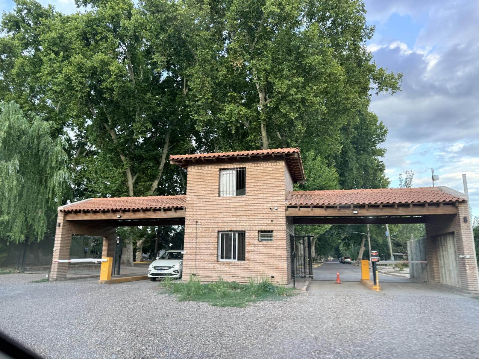 House in the Mendoza Rugby Club Subdivision