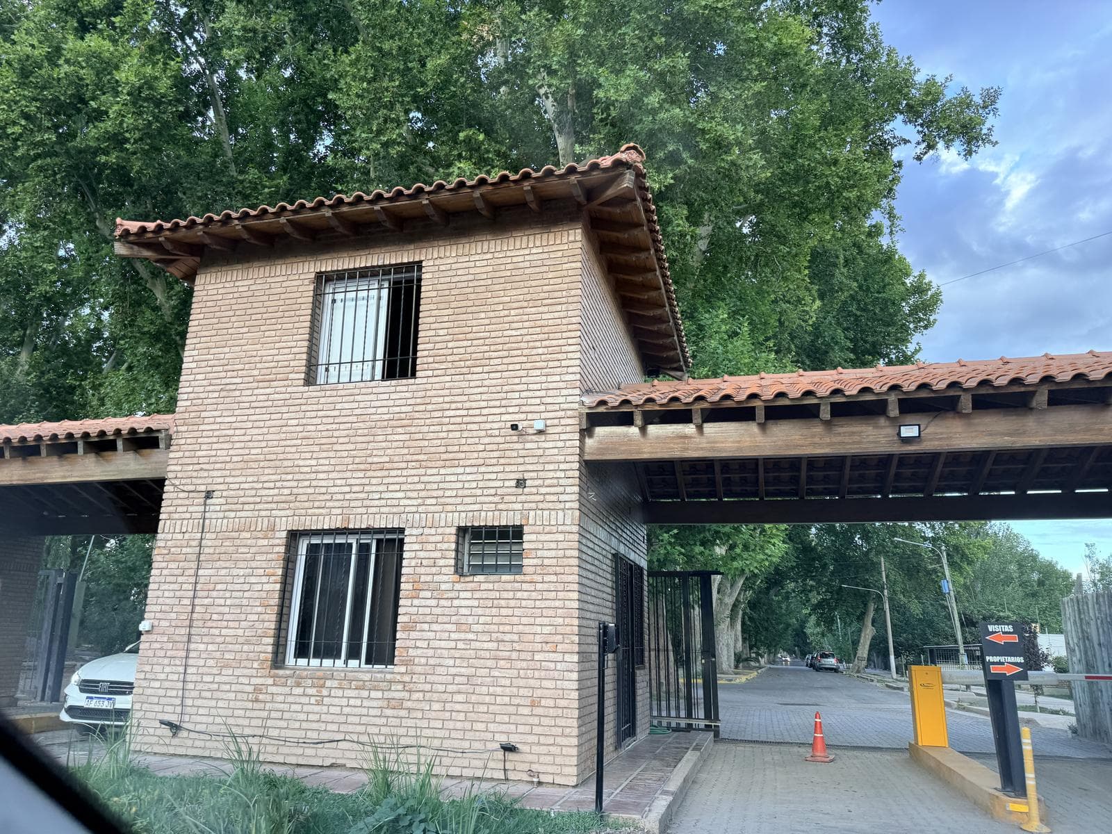 House in the Mendoza Rugby Club Subdivision
