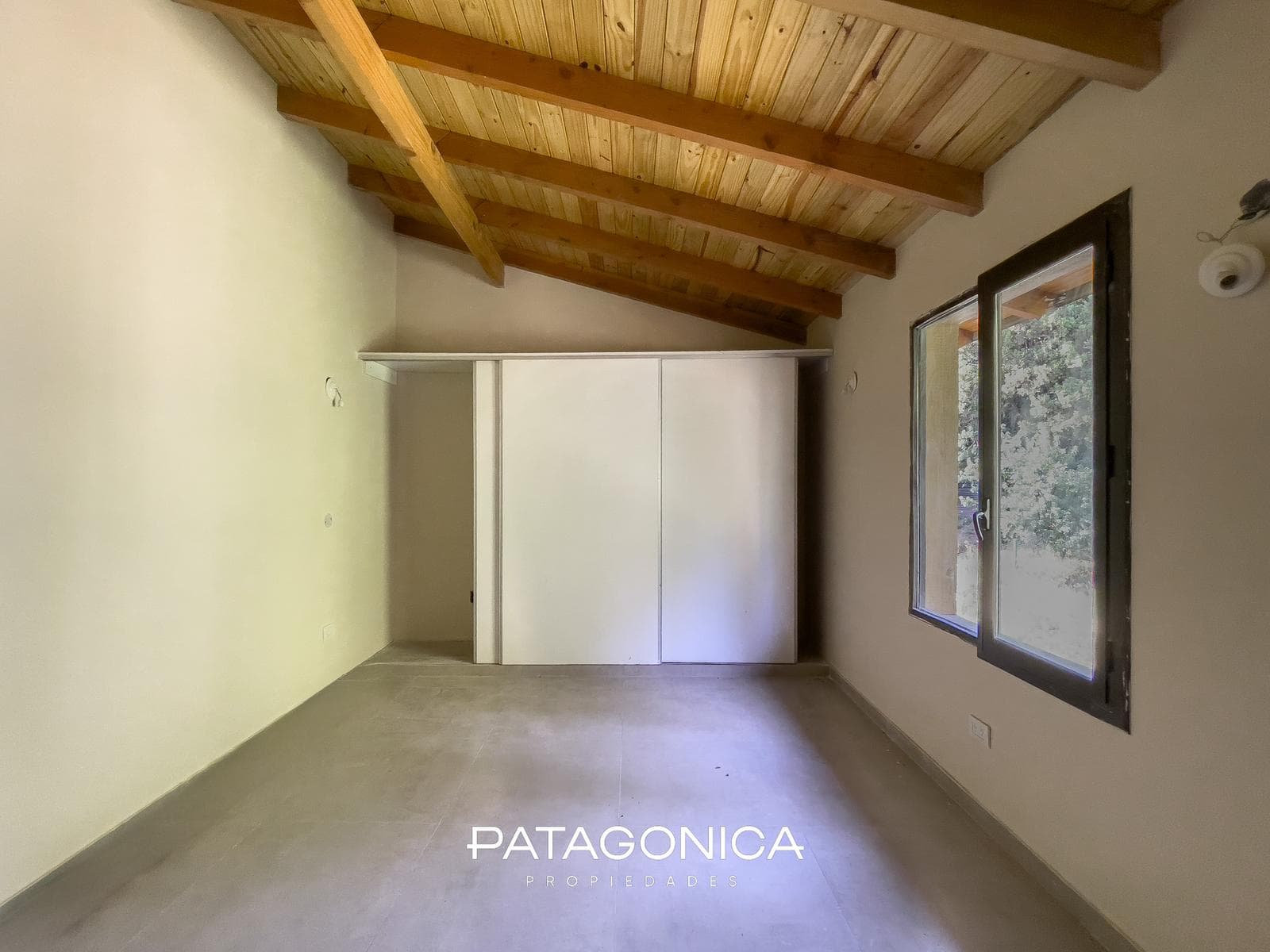 2-Room Apartment with Private Garden and Garage