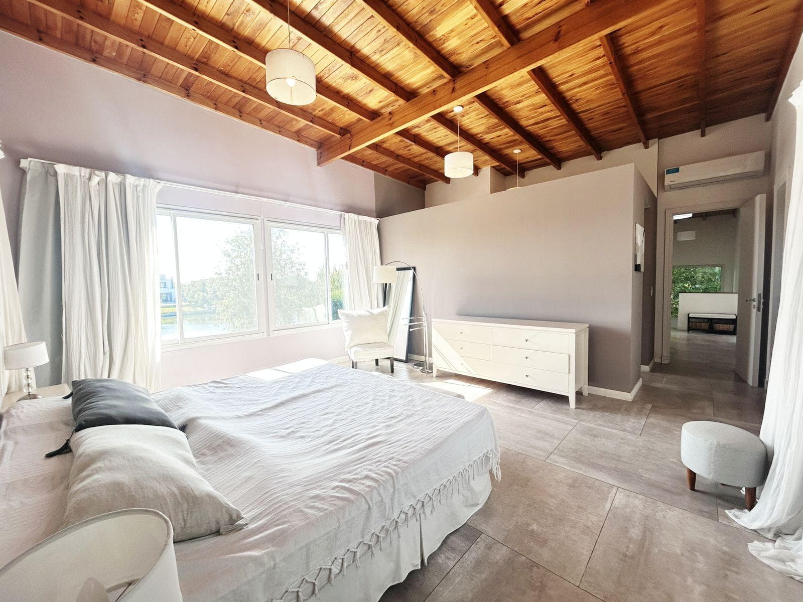 BARGAIN SALE: HOUSE WITH ACCESS TO THE LAGOON IN THE ISLAS DISTRICT—Furniture Included!!