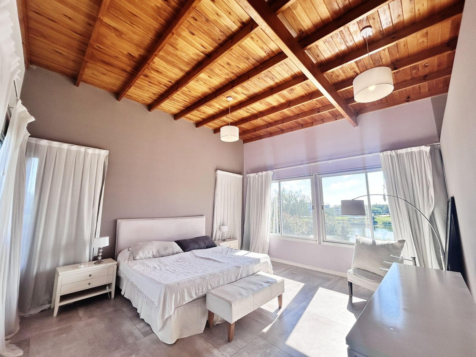 BARGAIN SALE: HOUSE WITH ACCESS TO THE LAGOON IN THE ISLAS DISTRICT—Furniture Included!!