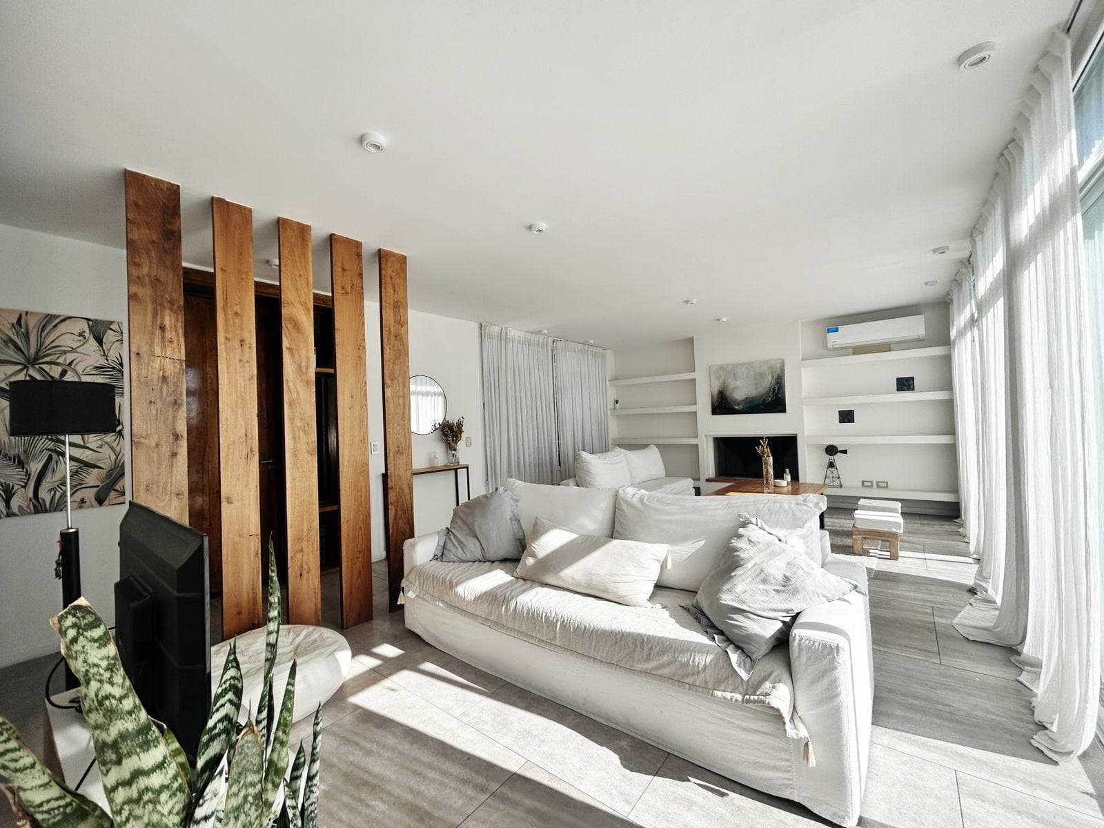 BARGAIN SALE: HOUSE WITH ACCESS TO THE LAGOON IN THE ISLAS DISTRICT—Furniture Included!!