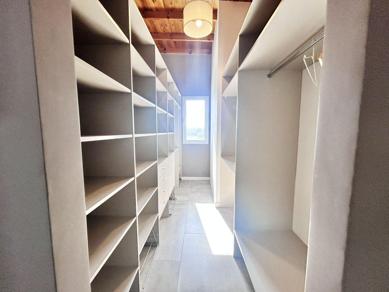BARGAIN SALE: HOUSE WITH ACCESS TO THE LAGOON IN THE ISLAS DISTRICT—Furniture Included!!