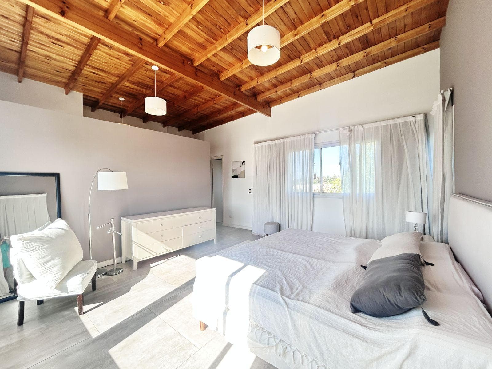 BARGAIN SALE: HOUSE WITH ACCESS TO THE LAGOON IN THE ISLAS DISTRICT—Furniture Included!!