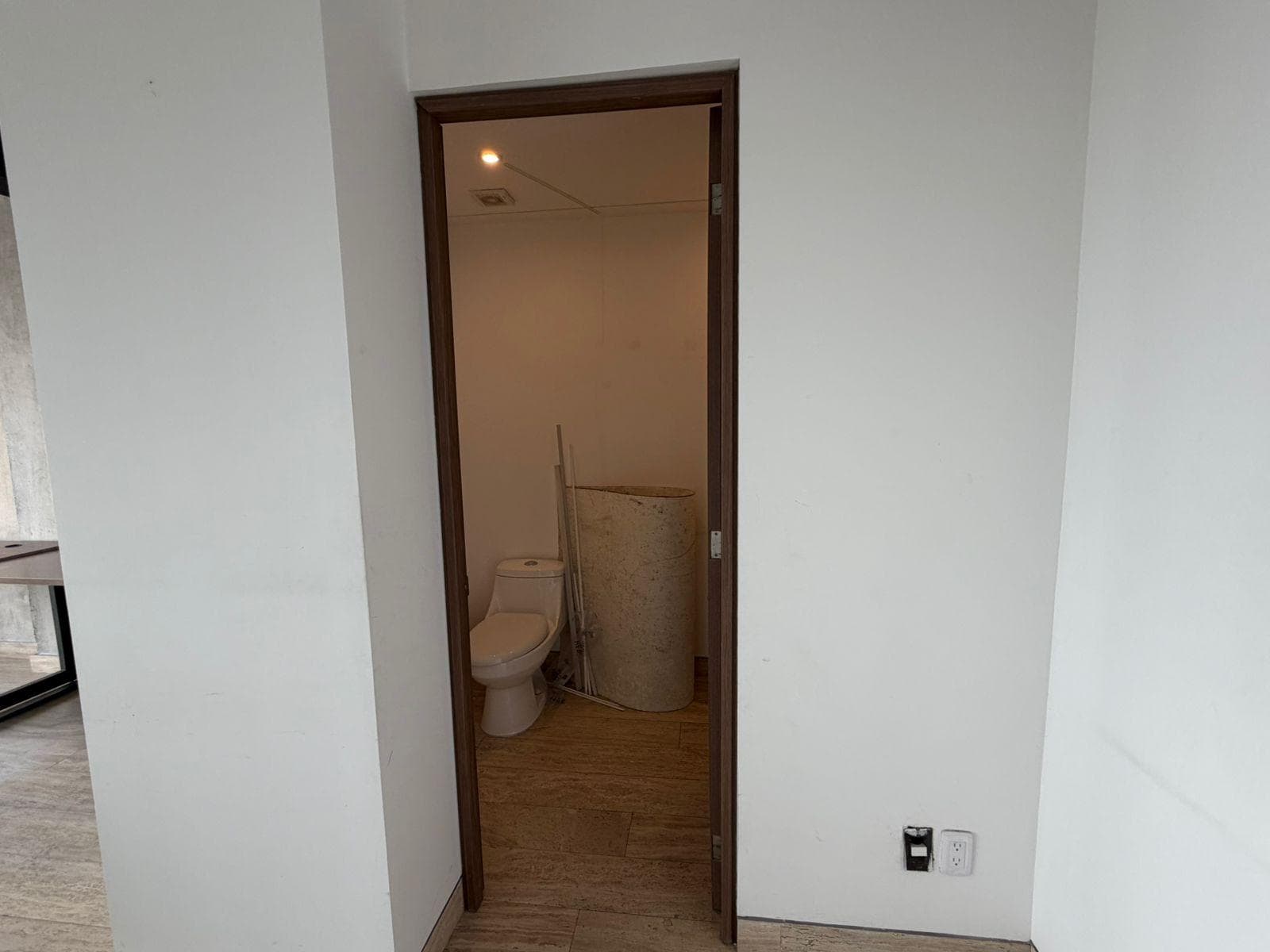 Office for Rent in Anahuac