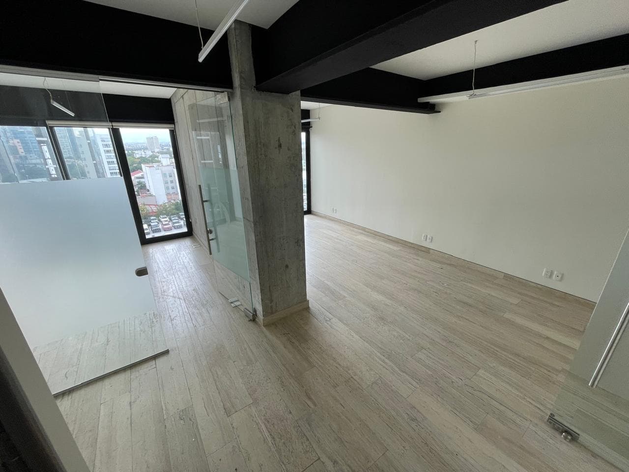 Office for Rent in Anahuac