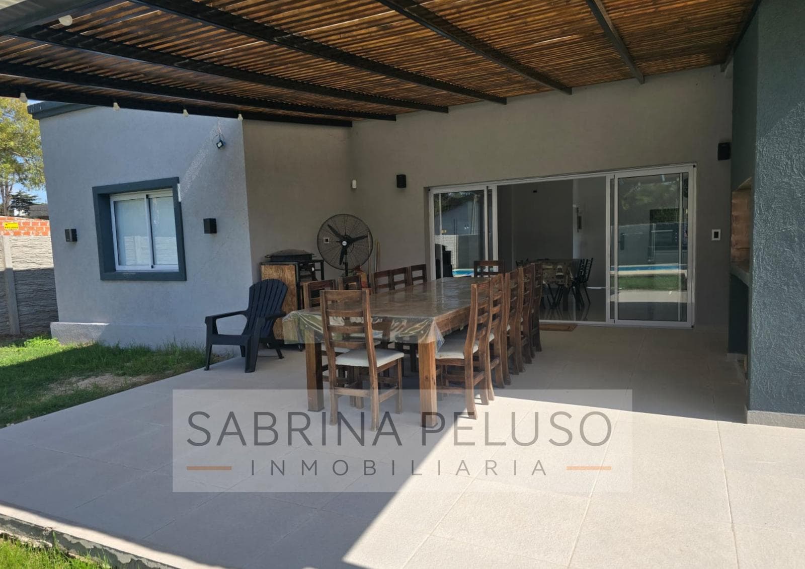 House for Sale with Pool, 680 m² Lot, Garden, and Porch