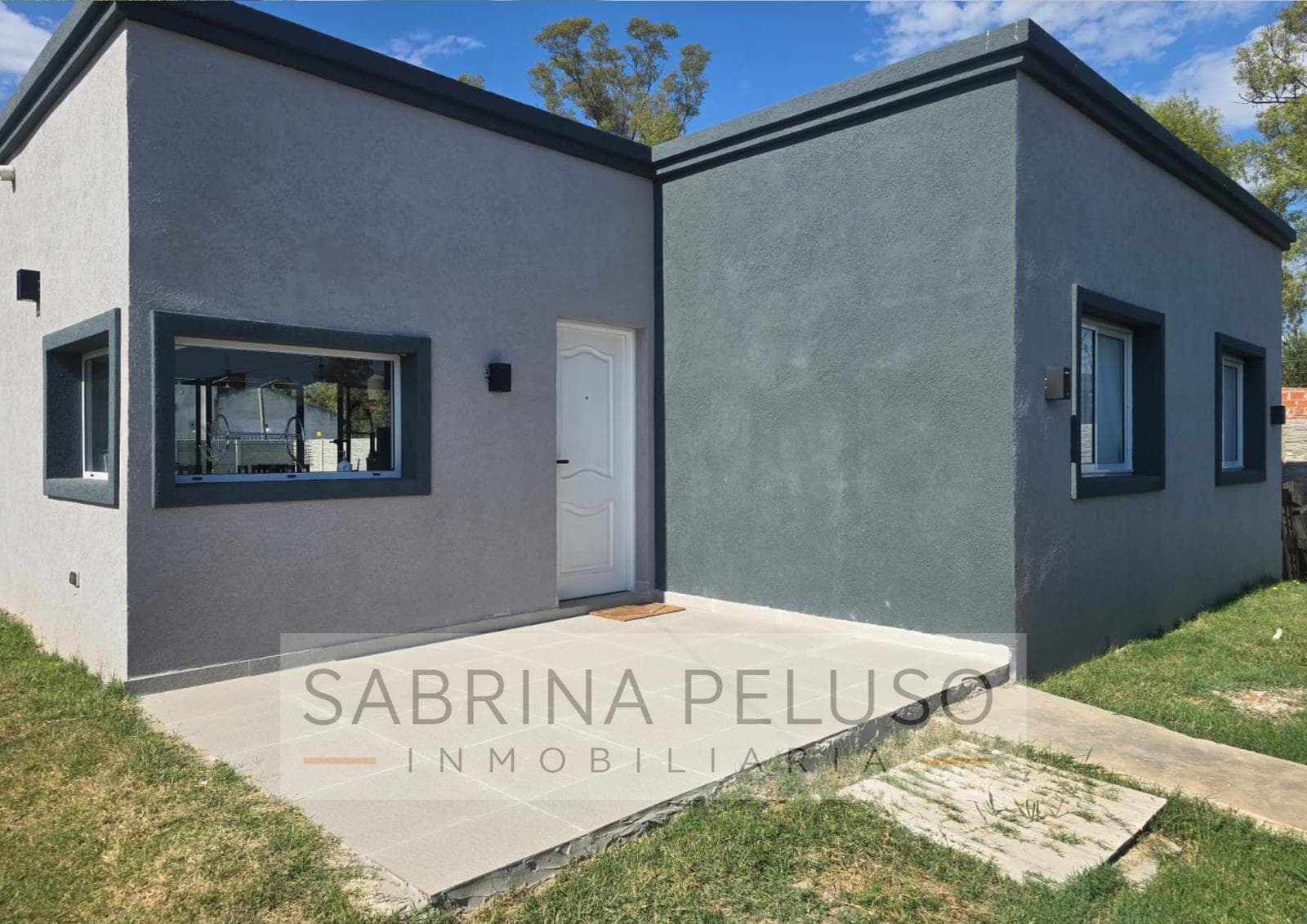 House for Sale with Pool, 680 m² Lot, Garden, and Porch