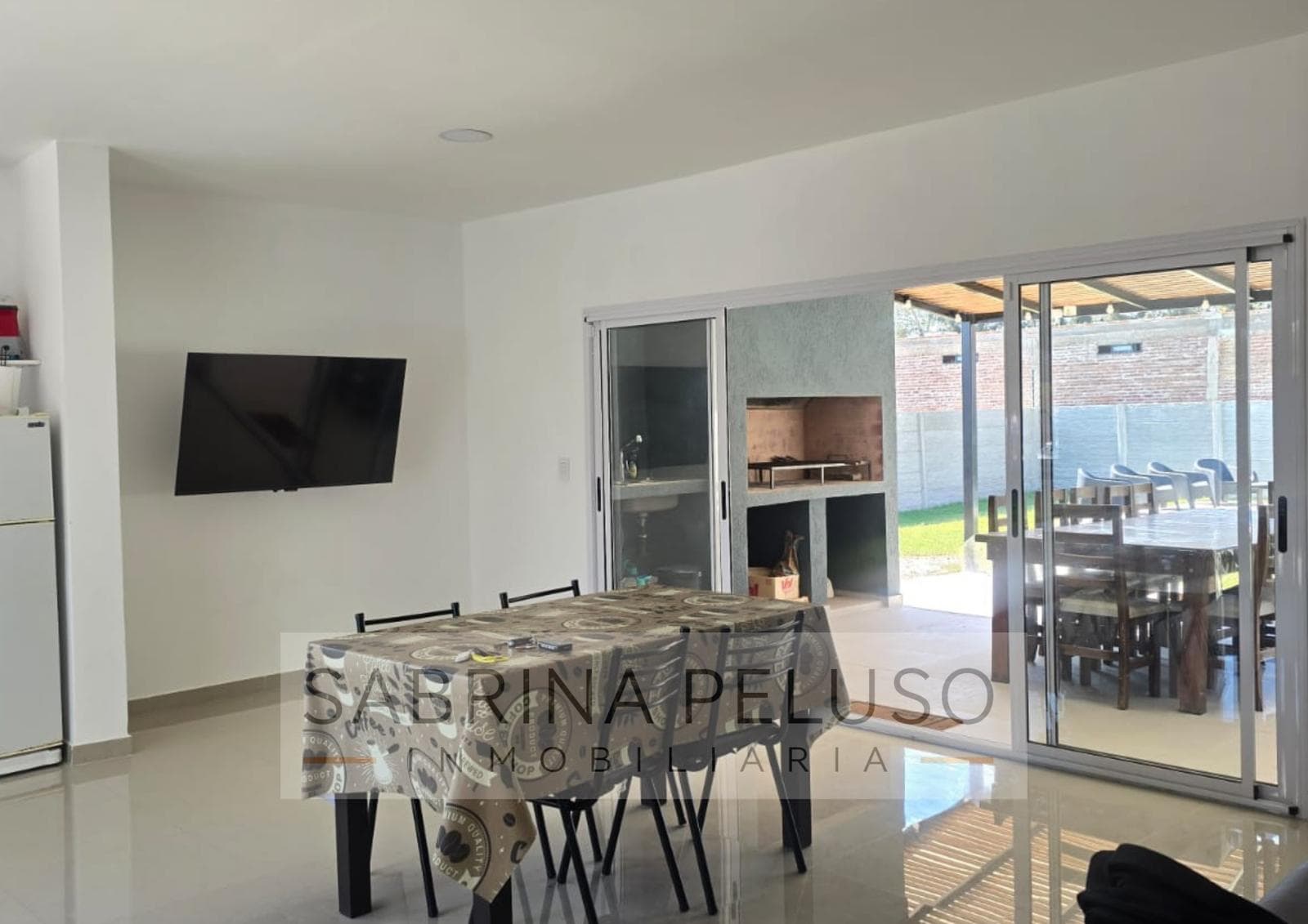 House for Sale with Pool, 680 m² Lot, Garden, and Porch