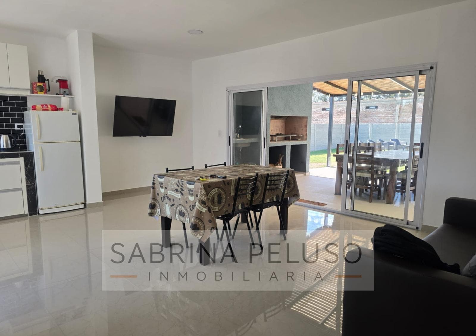 House for Sale with Pool, 680 m² Lot, Garden, and Porch