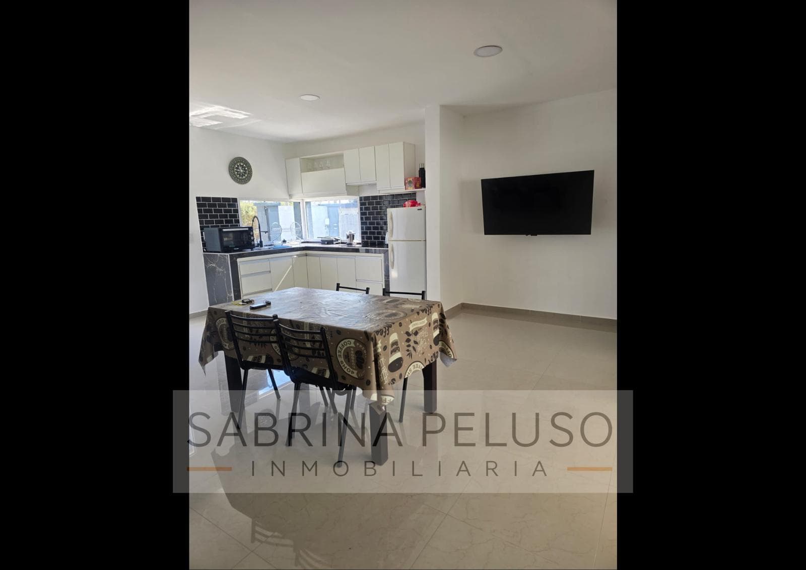 House for Sale with Pool, 680 m² Lot, Garden, and Porch