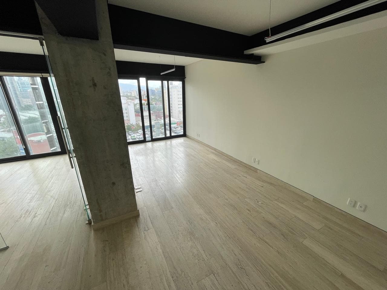Office for Rent in Anahuac