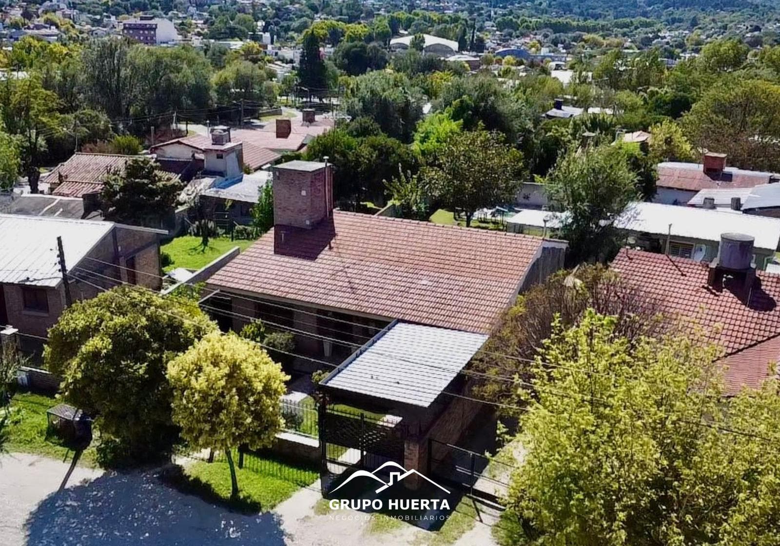 HOUSE FOR SALE IN LA FALDA, GREAT OPPORTUNITY