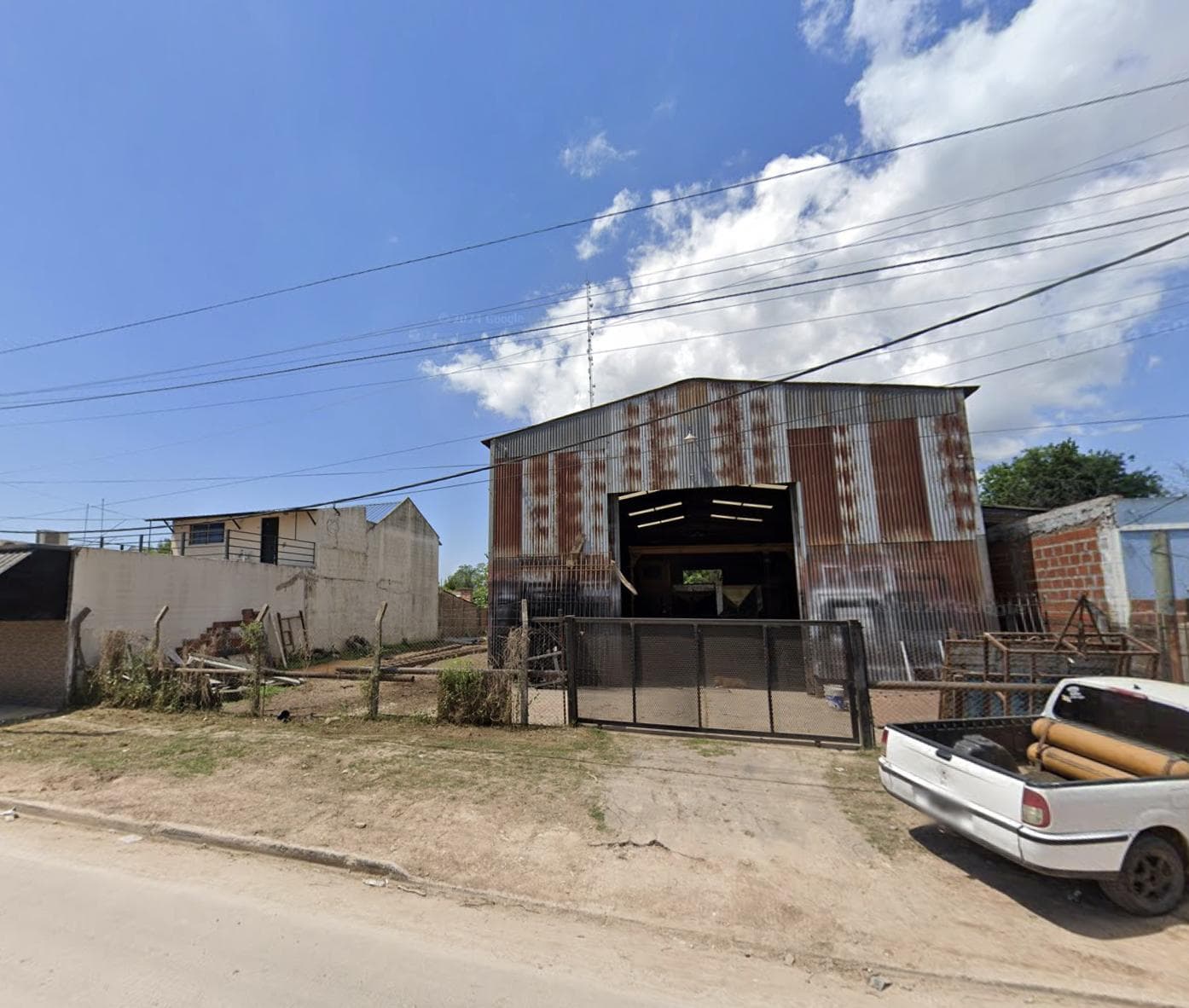 Galpón - 320 m2 cubiertos - Lote 1200 m2 -Berazategui