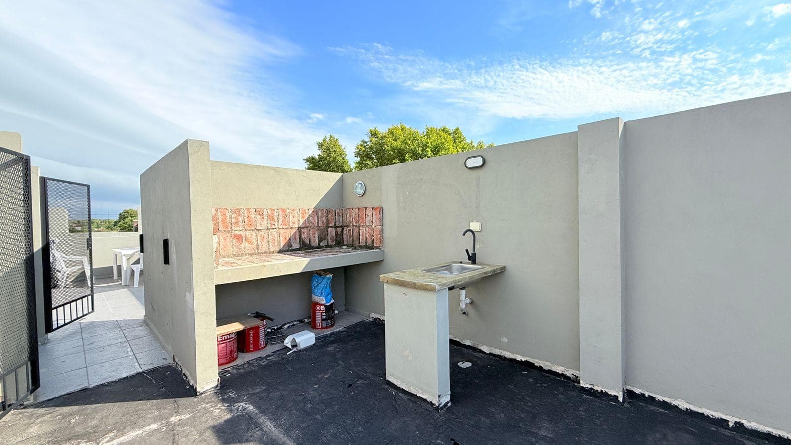 For Sale/Trade: Two-Bedroom Apartment with En-Suite Bathroom and Exclusive Terrace. Echesortu