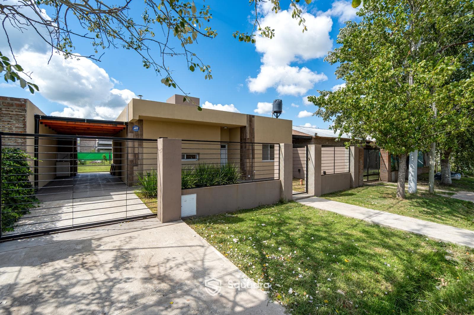 FOR SALE - Brand-new 2-bedroom house with a garage and a pool - Tierra de Sueños 3, Roldán.