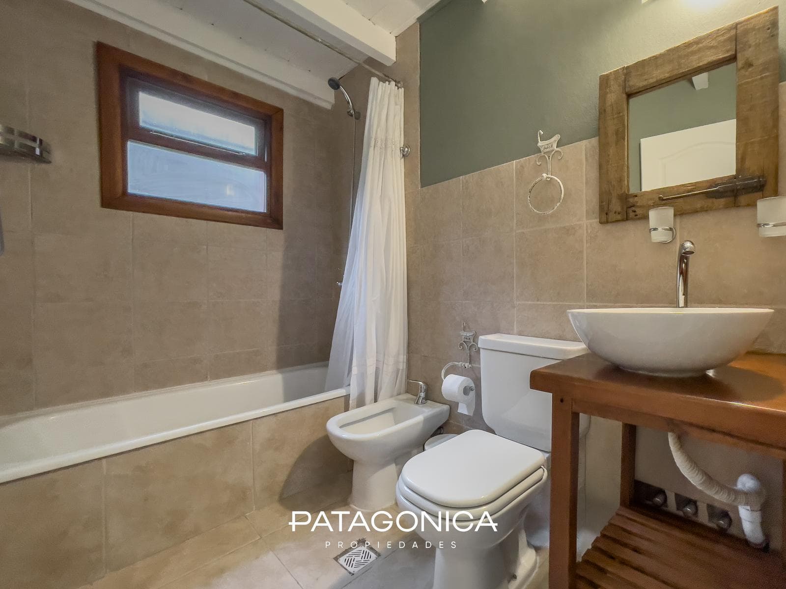 HOUSE FOR SALE: 94 m², 3 BEDROOMS, HILL VIEW, VILA LA ANGOSTURA